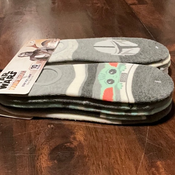 Star Wars Mandalorian Women’s Socks NWT - Picture 3 of 5